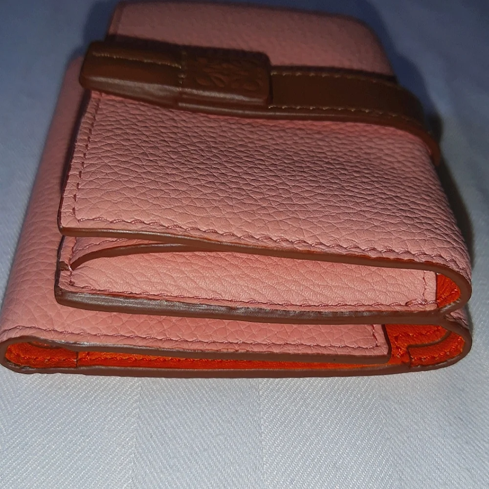 Brand new Loewe small vertical wallet - Picture 5 of 5